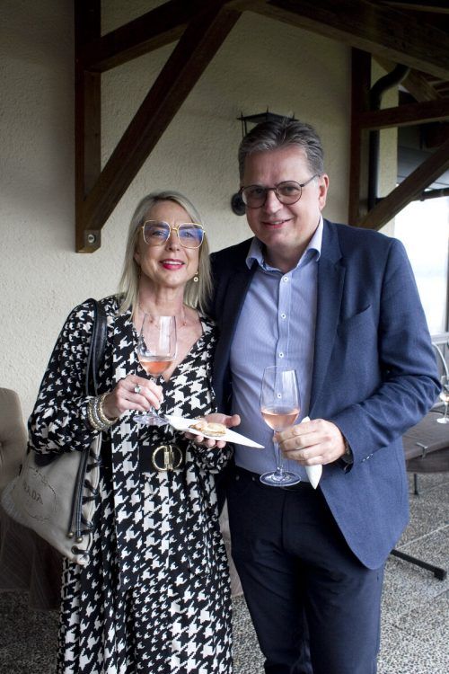 Irene und Peter Vogler beim Verkosten.