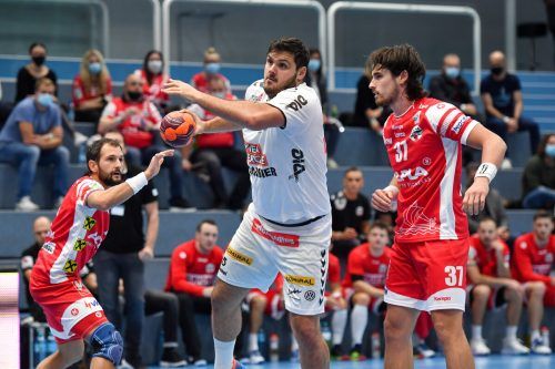 Ivan Horvat (r.) und der Alpla HC Hard treffen in der Auftaktrunde der European League auf Toulouse, wo Ex-Fivers-Kreisläuer Tobi Wagner unter Vertrag steht. GEPA