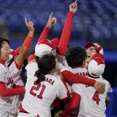 Gold im Softball an Japan