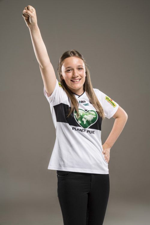 Leonie Metzler im Trikot der Frauen.
