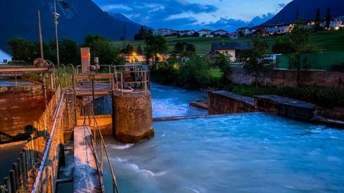 Mutter und Kind wurden durch diese Schleuse gespült.  apa