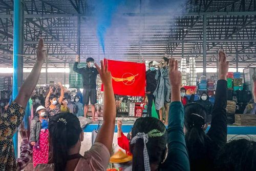 Nach dem Militärputsch in Myanmar eskaliert die Gewalt. Gegner des Coups gehen weiter auf die Straße. AFP/Coalition Strike Commitee