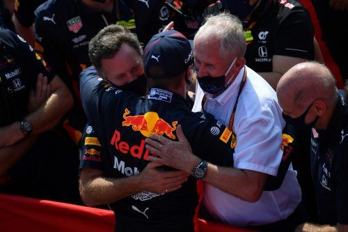 Neues Rebbformat für Max Verstappen und die Red-Bull-Oberen Christian Horner (l.) und Helmut Marko. apa