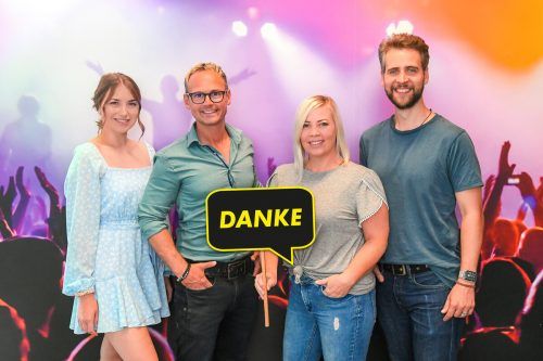 Nina Früh, Martin Veith, Sandra Tasek und Bernd Tomaselli sagen „danke“. Antenne