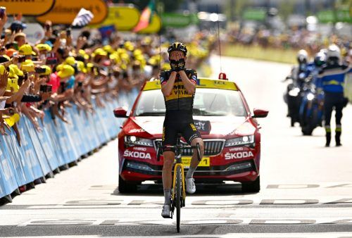Premierensieg bei der Tour de France: Sepp Kuss rollt in Andorra-La-Vella solo ins Ziel. gepa