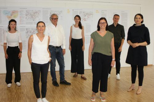 Projektleiterin Nikola Kern, Erlebnis Rankweil GF Carolin Frei, Architekt Wolfgang Ritsch, Selina Gosteli, Bürgermeisterin Katharina Wöss-Krall, Jürgen Lampert und Helena Weber. VN/TK