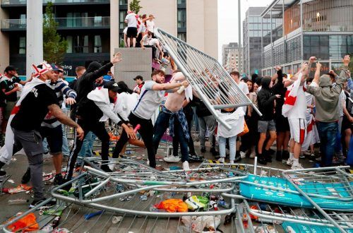 Rund um das sportliche EM-Spektakel in London gab es erschütternde Bilder von randalierenden Hooligans. Reuters