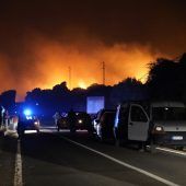 Feuerwehr kämpft weiter gegen Flammen auf Sardinien
