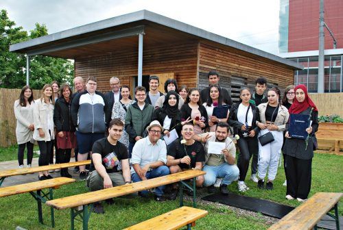 Strahlende Gesichter bei der Feier zum Abschluss des diesjährigen Albatros-Lehrgangs der OJAD. Erh (2)