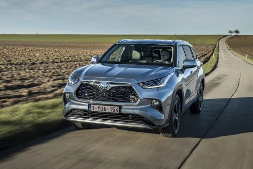 Toyota Highlander: Vollhybrid mit 190 PS Systemleistung und 4x4-Antrieb aus einem Benzin- und zwei Strom-Motoren. Der Preis: ab 57.990 Euro.