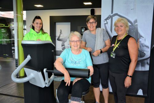 Traudl Kuster (v.r.), Sylvia Kofler und Gerlinde Vogel mit Jenny Rakovic (Regionalleiterin purfitness). EH (3)