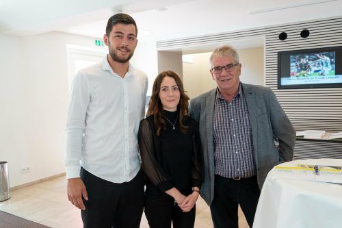 VFV-Vize Peter Schneider (r.) mit den Geschäftsstellenmitarbeitern Nina Rasdeuschek und Fabio Feldkircher
