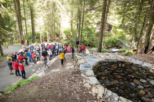 Viele Interessierte kamen zur Eröffnung des Gargellner Fensterweges. Stefan Kothenr - Montafon Tourismus GmbH