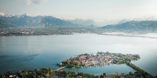 Wer mit dem Zug anreist, spart sich die Parkplatzsuche und kann in Lindau-Reutin oder am Inselbahnhof aussteigen. Hari-Pulko_Lindau-Tourismus