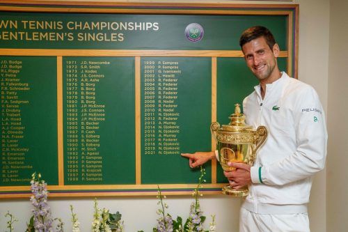 Zum dritten Mal in Folge und sechsten Mal in den letzten zehn Jahren wurde der Name Novak Djokovic in die Wimbledon-Ehrentafel eingraviert. AFP