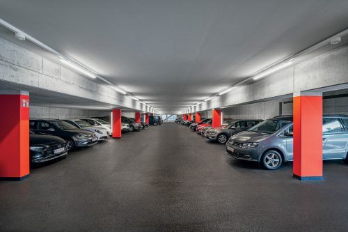 Zumtobel leuchtet auch in der Garage von Kaufmann Bausysteme. zumtobel/Ellensohn
