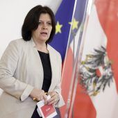 ÖGB und Arbeiterkammer fordern für Eltern Halbe-Halbe