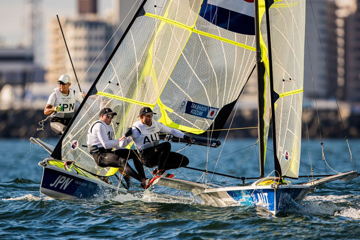 Bei den letzten Sommerspielen 2021 in Tokio belegten Steuermann Benjamin Bildstein (l.) und Vorschoter David Hussl im 49er den zehnten Rang.APA