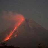 Gewaltiger Lavastrom durch Vulkan Merapi