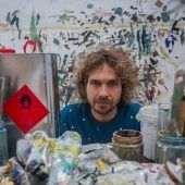 Lorenz Helfer verbindet bildende Kunst und Theater. »D8