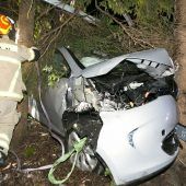 17-Jährige prallte mit E-Auto gegen Baum