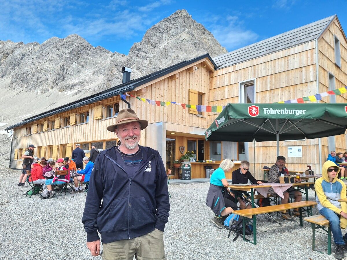 Christian Beck ist Wirt der Totalphütte, die nach einem Lawinenabgang für 3,6 Millionen Euro neu errichtet werden musste. Kosten, die für den Alpenverein nur schwer zu stemmen sind, weil das Geld längst nicht mehr reicht. VN/Jun
