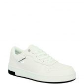 Nichts geht ohne weiße Sneakers