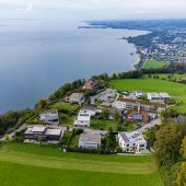 Superreiche stehen in Lochau Schlange