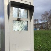 Mit dem Vorschlaghammer Radarbox demoliert