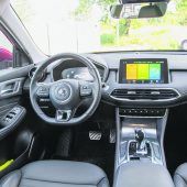 Vorfahrt für ein stadtfein gekleidetes Alltagstalent