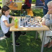 Schach unter freiem Himmel im Mariahilfpark in Bregenz
