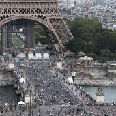 Ein spektakulärer Hochseilakt in Paris