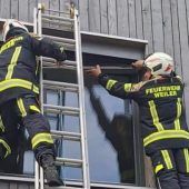 Einjähriger Bub sperrte seine Mutter auf dem Balkon aus