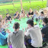 Junge Bürger in Feierlaune