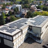 Photovoltaikanlage auf dem Dach von Dornbirner Mittelschule
