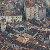 „Roofpedia“ findet neue Grün- und Solardächer