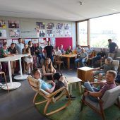Sich bei Rätseln und Spielen kennenlernen
