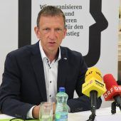 Arbeitslose und Firmen sind auf der Suche