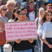 130 Menschen forderten Friede, Freiheit und Solidarität für Afghanistan. »A7