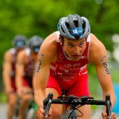 Leon Pauger zeigt in Hamburg mit Topmarke am Rad auf. »C7