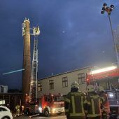 Ein angeblich in einem Netz verfangener Storch flog der Harder Feuerwehr davon. »A10