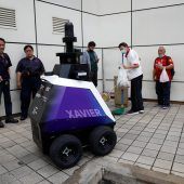 Polizei-Roboter patrouillieren in Singapurs Straßen