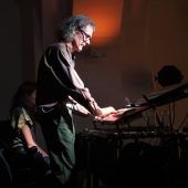 Wie ein Flugzeug, das sich ins Konzert verirrt hat