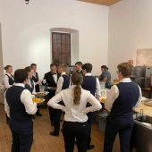 Gascht-Schüler in der Welt des Adels