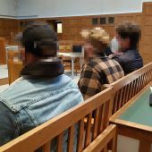 Mit Holzknüppeln die Wohnung gestürmt