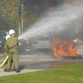 Brennende Wannen und verunfallte Personen