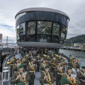 Frohe Senioren wieder auf hoher See