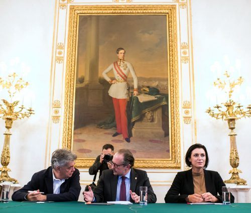 Die Regierungsspitze vor Beginn der Videokonferenz. APA