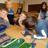 Volksschüler erfahren, wie Schule vor 80 Jahren war