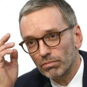 FPÖ und SPÖ wollen Rücktritte, Neos ein Medientransparenzpaket